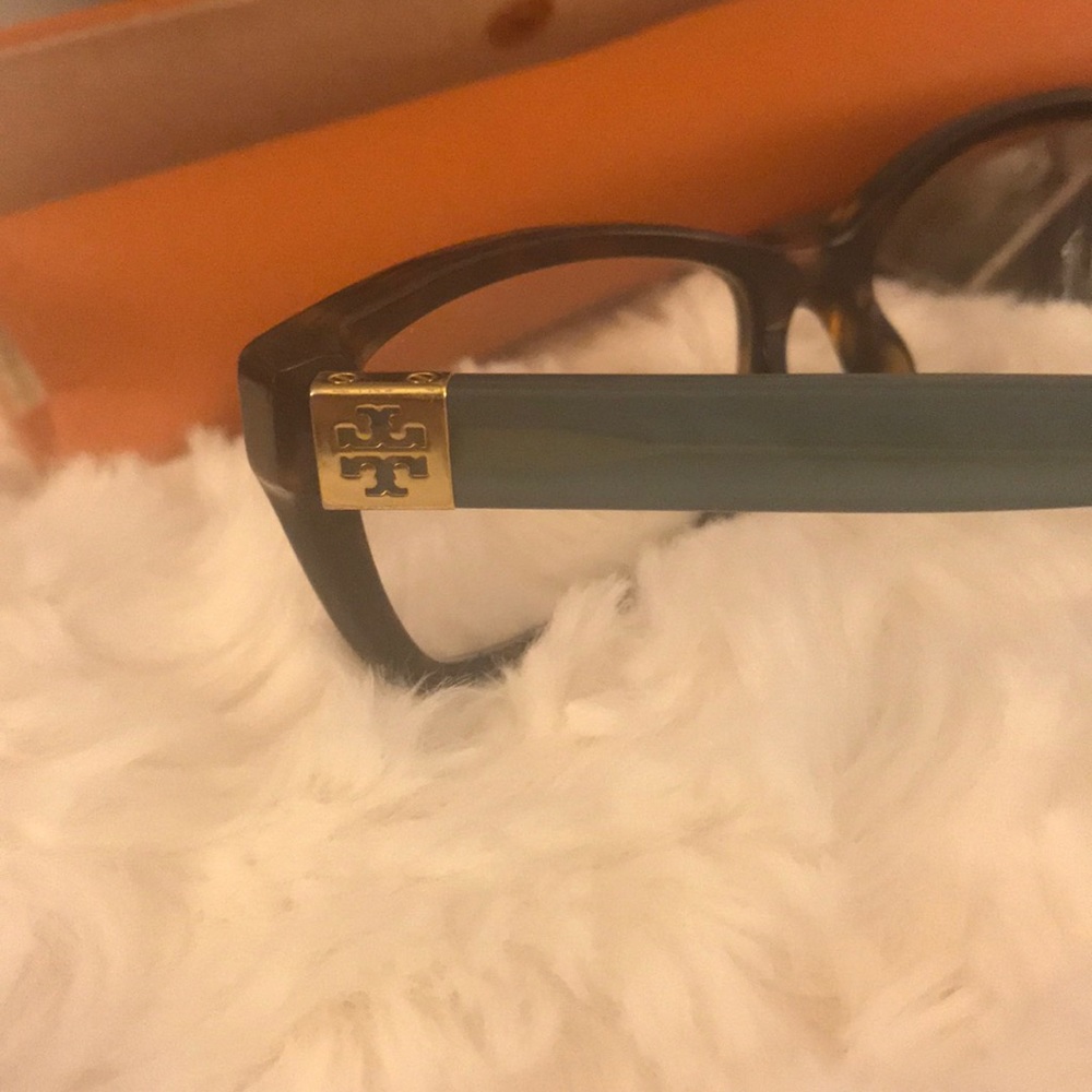 Tory Burch tortoise glasses with logo case - Picture 3 of 6